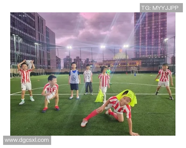 帅气足球明星的魅力与风采探秘他们如何在绿茵场上闪耀光芒 帅气足球明星的魅力与风采探秘他们如何在绿茵场上闪耀光芒