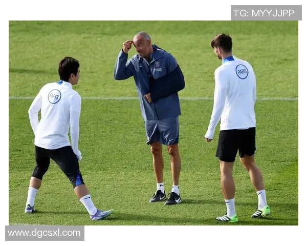 巴黎球员对足球明星队长的精彩评析与深度解读