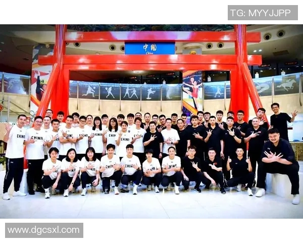 姓顿的篮球明星如何在赛场上展现个人魅力与团队精神的完美结合 姓顿的篮球明星如何在赛场上展现个人魅力与团队精神的完美结合